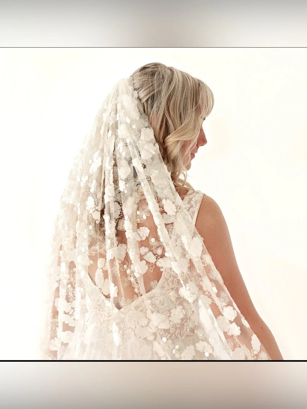 30” Embellished Floral Lace Bridal Veil in Ivory